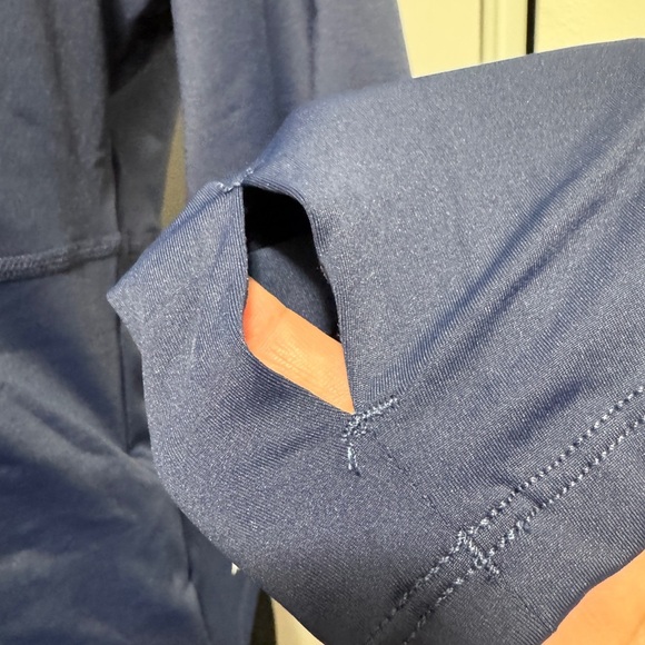 Halara Solid Thumb Hole Yoga Sports Top Navy - Picture 10 of 11